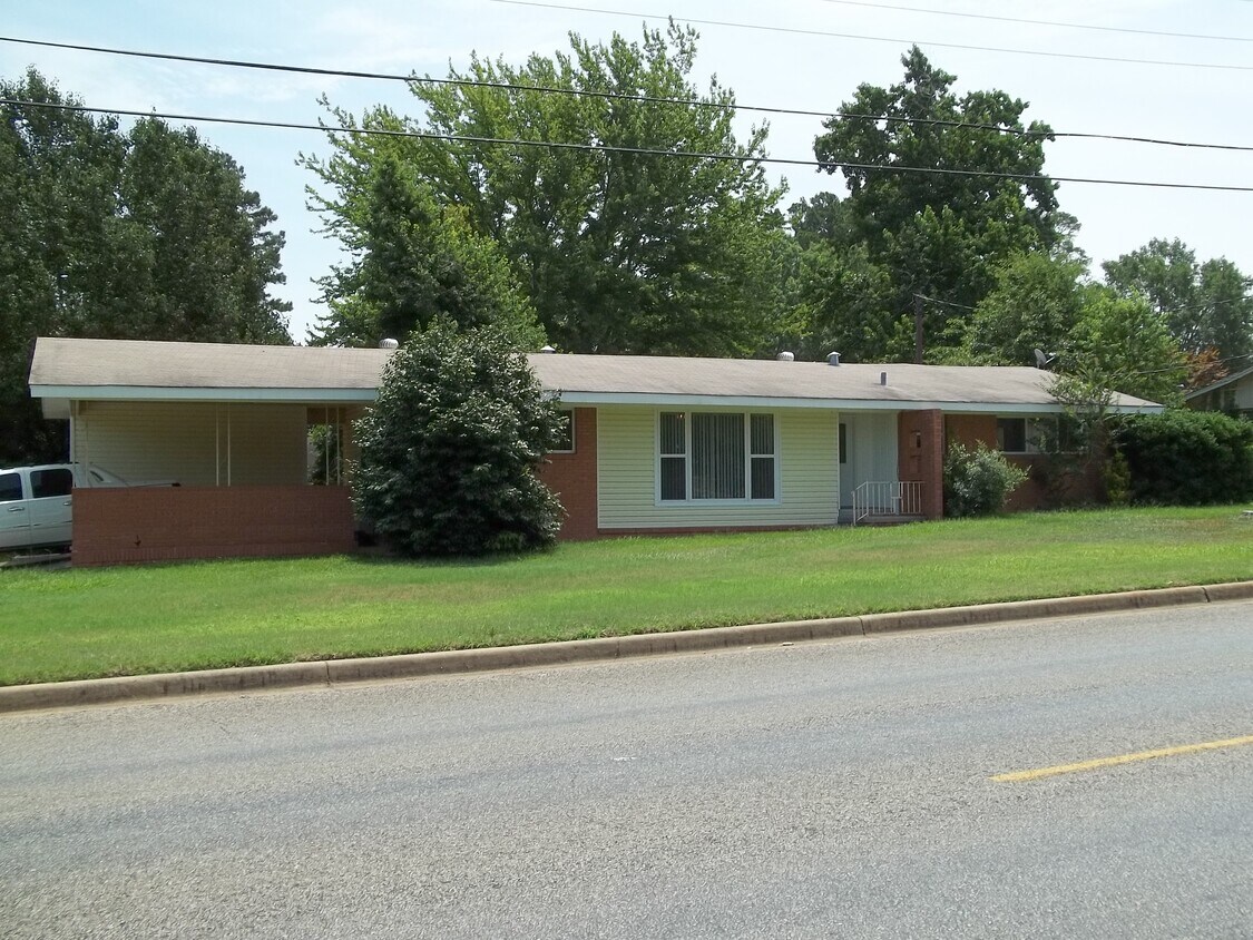 Primary Photo - 500 Warren Dr