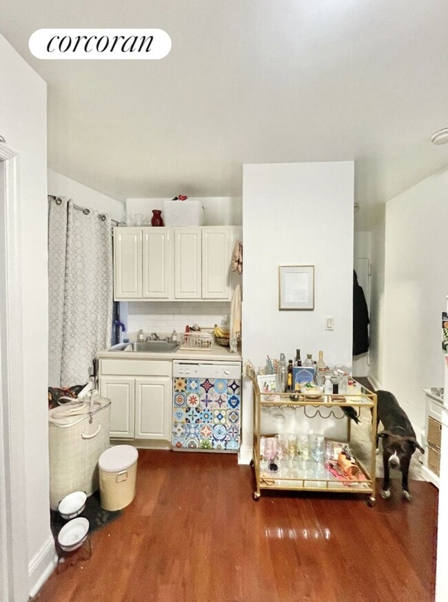 Building Photo - 413 E 70th St
