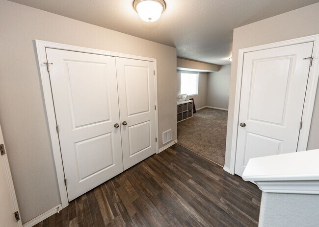 Building Photo - Beautiful 3 Bedroom/2 Bathroom Home in Cha...