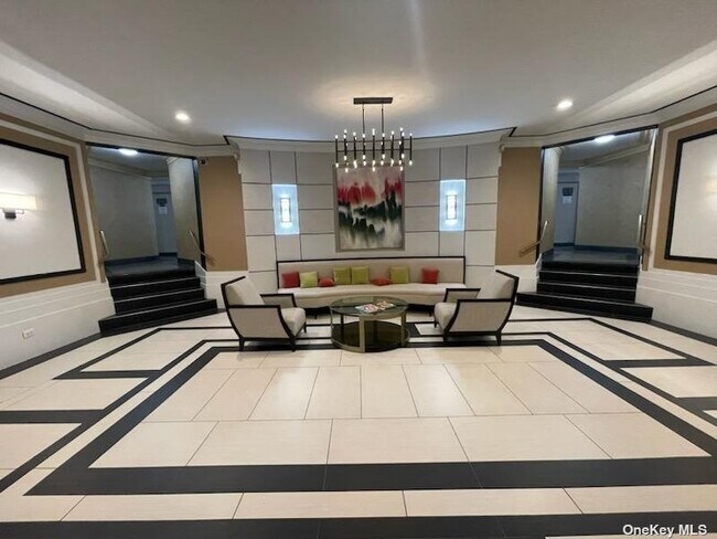 Foto del edificio - 100-11-100-67 67th Rd