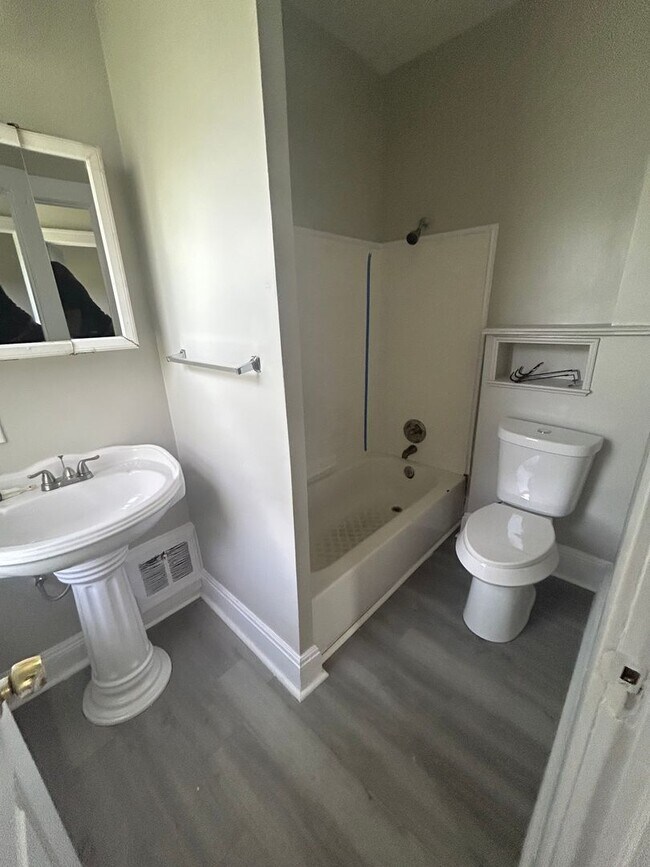 Foto del edificio - Section 8 Accepted! Cozy 3-bedroom home, p...