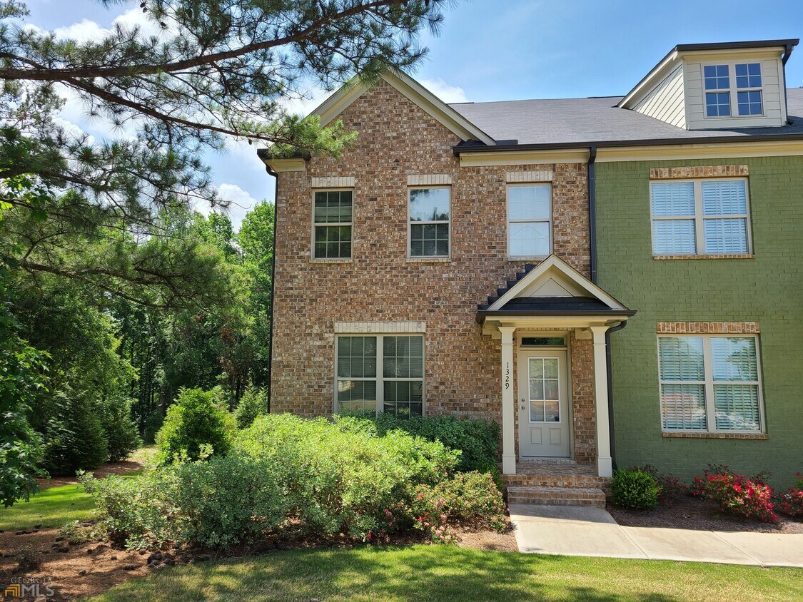 1329 Hillcrest Dr, Sugar Hill, GA 30518 Townhome Rentals in Sugar
