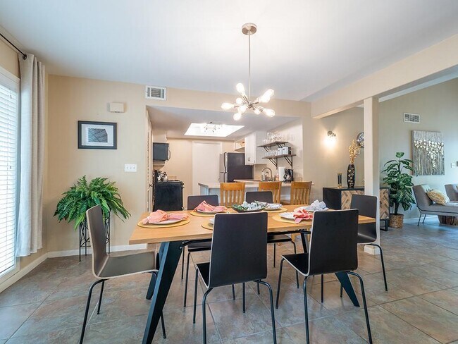 Building Photo - 6003 Shadow Valley Cove