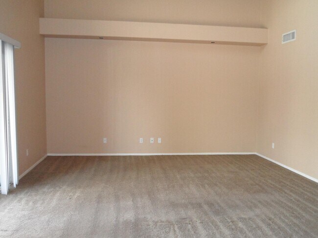 Building Photo - 687 S Sahuaro Dr