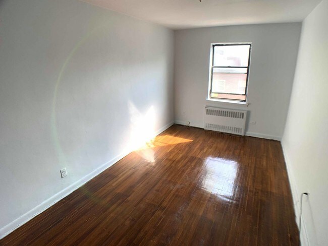 Building Photo - 637 E 83rd St
