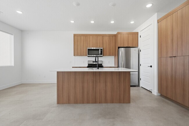Building Photo - 325 S 1930 W
