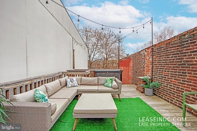 Foto del edificio - 1421 1st St NW