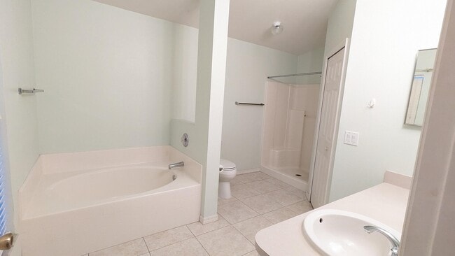 Building Photo - 2097 Deercroft Dr