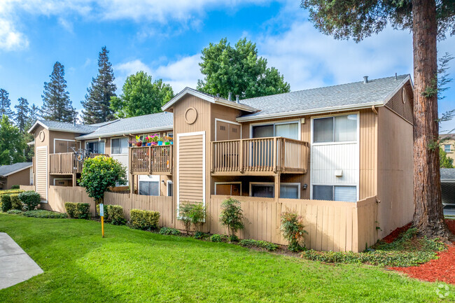 Building Photo - Lund Garden Apartments