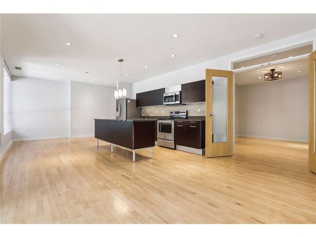 Foto del edificio - 3116 W Lake St