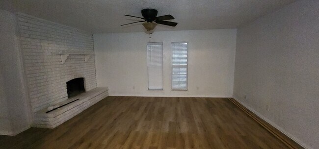 Foto del edificio - 2830 Fern Glen Dr