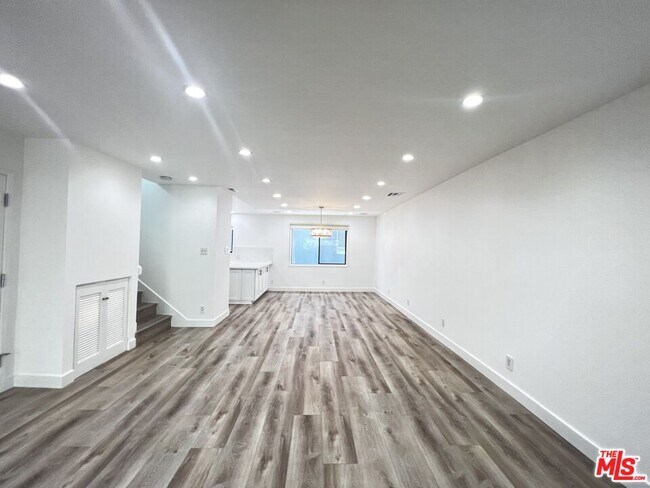 Building Photo - 1226 Kings Rd