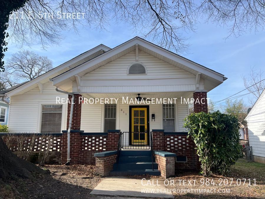 Foto principal - Renovated Vintage 2 Bedroom 2 Bath Bungalo...