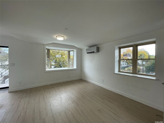 Foto del edificio - 6130-61156 156th St