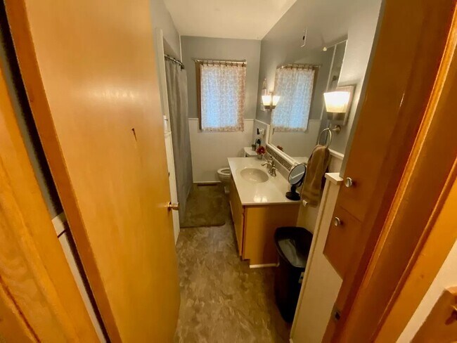 Foto del edificio - 3 Bedroom, 1 Bathroom Home in Putnam Heights