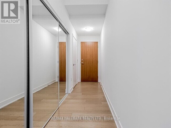 Photo du bâtiment - 30 Shore Breeze Dr