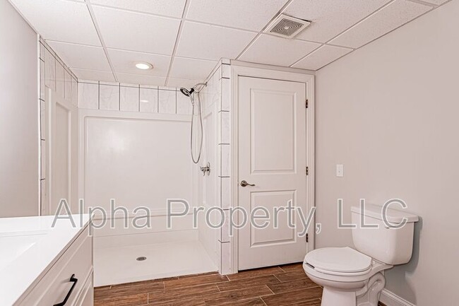 Building Photo - 314 S Plainview Dr