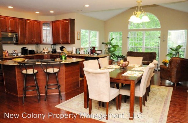 Building Photo - 5 br, 3.5 bath House - 1205 Leeds Ct