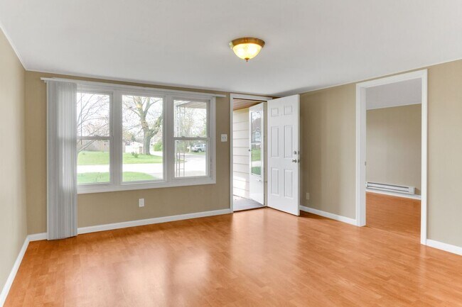 Building Photo - Newly Remodeled 3 Bedroom 1 Bath Home