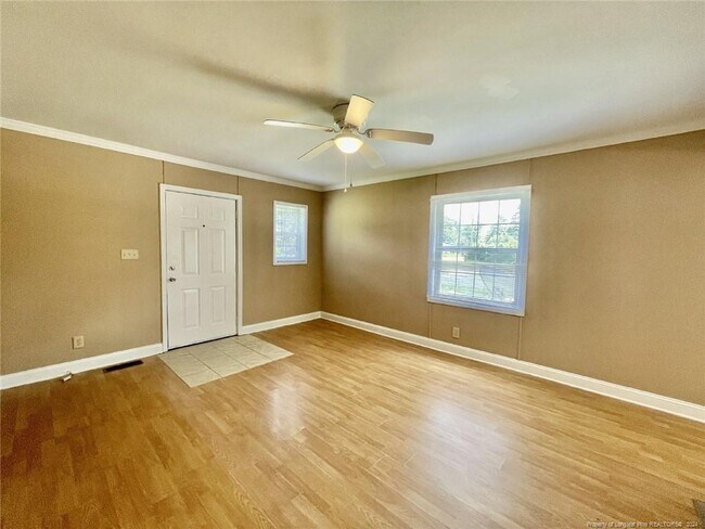 Building Photo - 406 Roxie Ave
