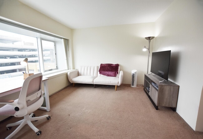 Building Photo - 555 E William St