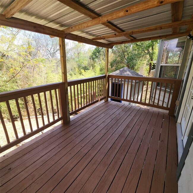 Building Photo - 1165 Lott Ave