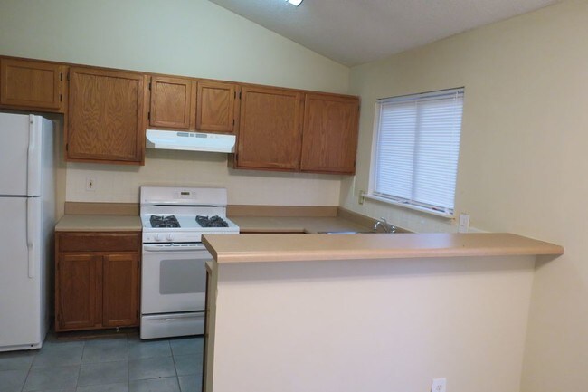 Building Photo - COZY SPLIT LEVEL HOME IN LAWRENCEVILLE