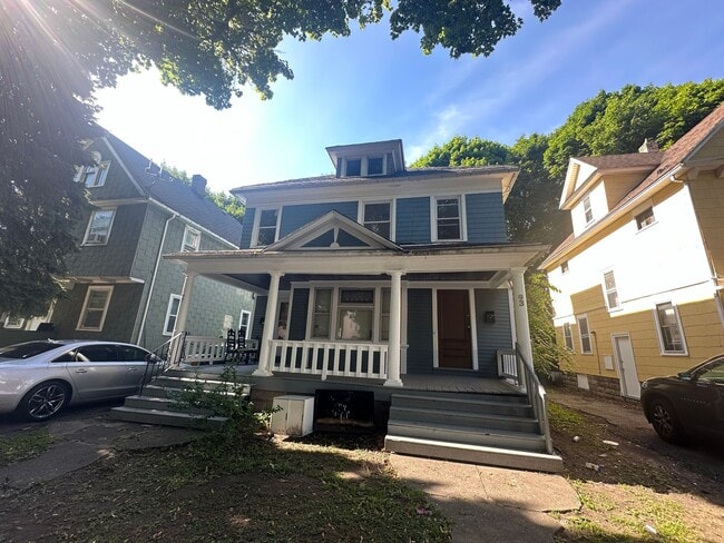 Building Photo - 93-97 Holbrooke St