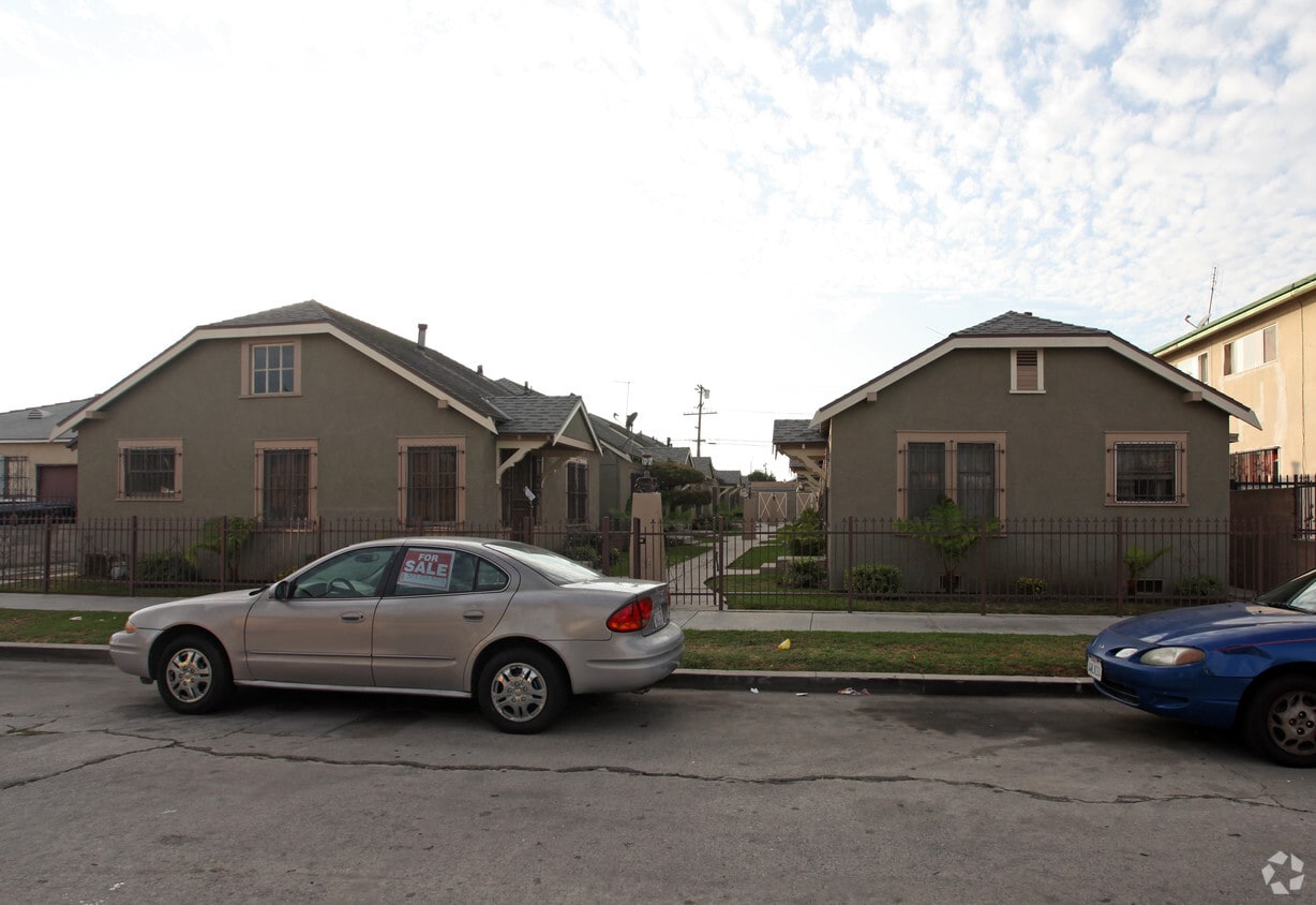 Building Photo - 6427 S Victoria Ave
