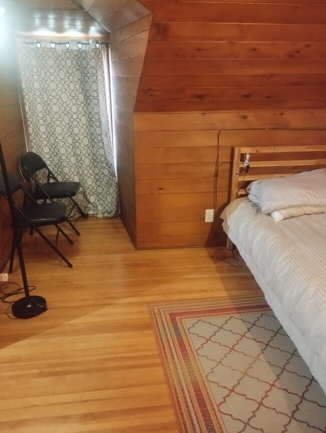 Dormitorio de la planta superior - 430 Jason Ave N