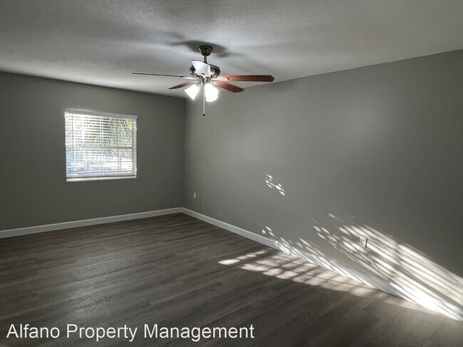 Building Photo - 2 br, 1 bath House - 562 Flemming Way Unit...