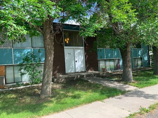 Building Photo - Pinecrest Fourplex