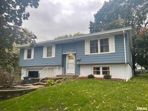 Building Photo - 2237 Waveland Dr