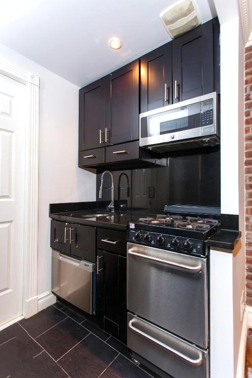 Kitchen - 345 W 53rd St