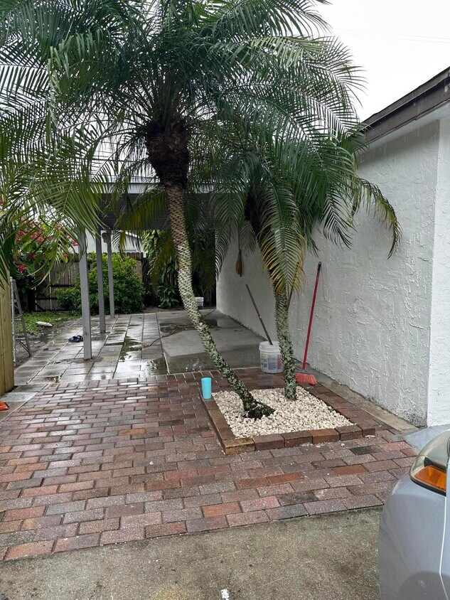 Primary Photo - 4361 Davis Rd