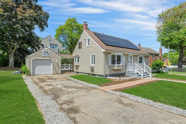 Building Photo - 184 Merritt St