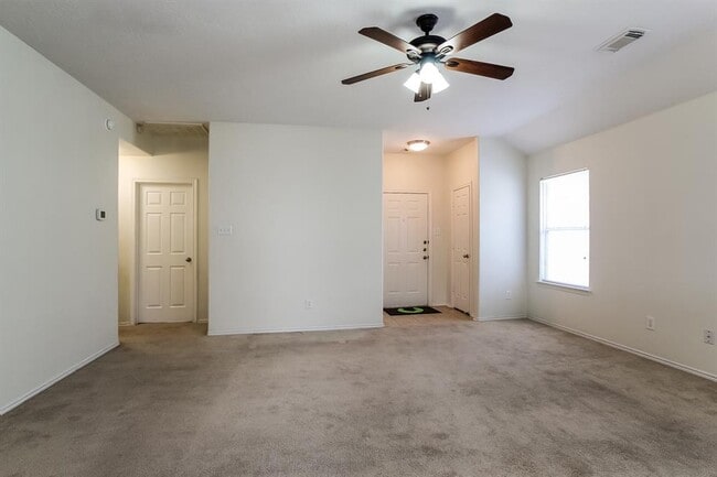 Building Photo - 8707 Farm Ridge Ln