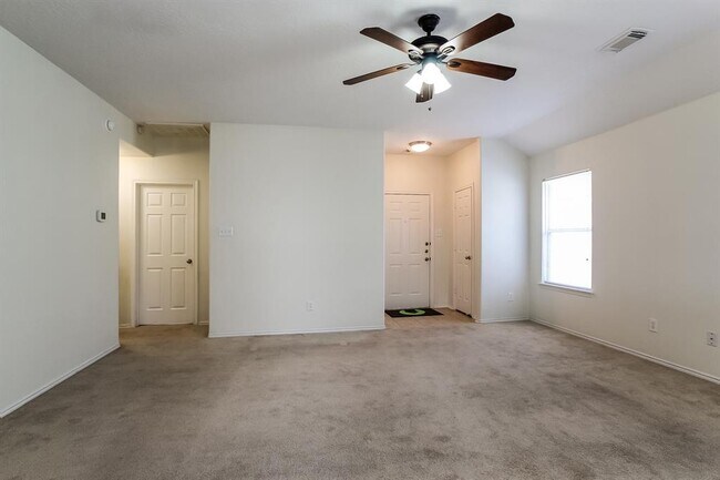 Foto del edificio - 8707 Farm Ridge Ln