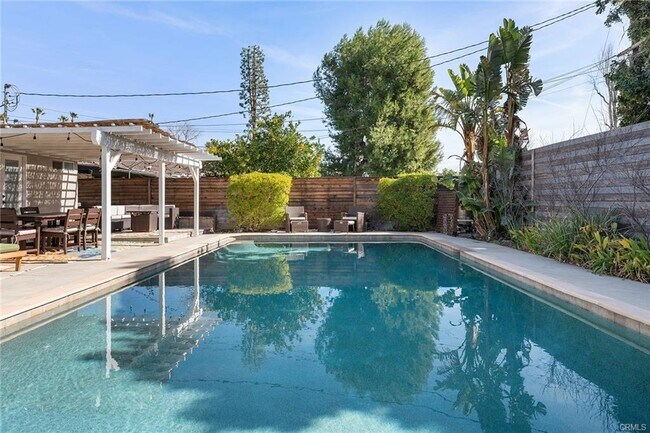 Foto del edificio - 23642 Oxnard St