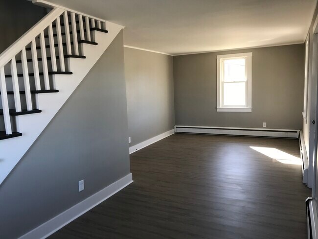 Living room - 2194 Bainbridge Rd