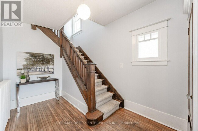 Photo du bâtiment - 293 Dundas St E