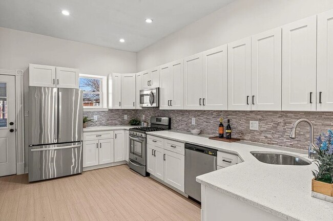 Photo - 13 W Upsal St House