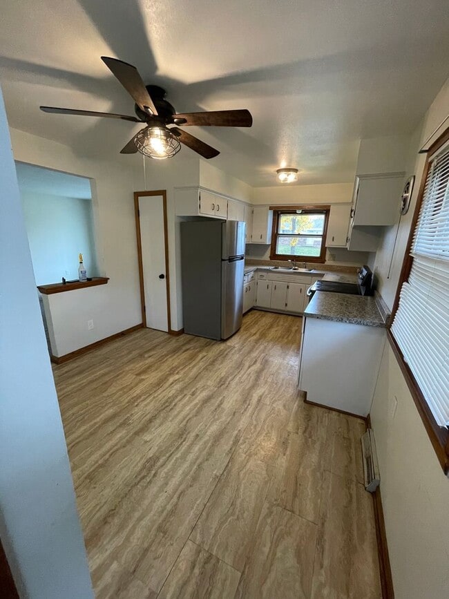 Building Photo - Single family home in great neighborhood!