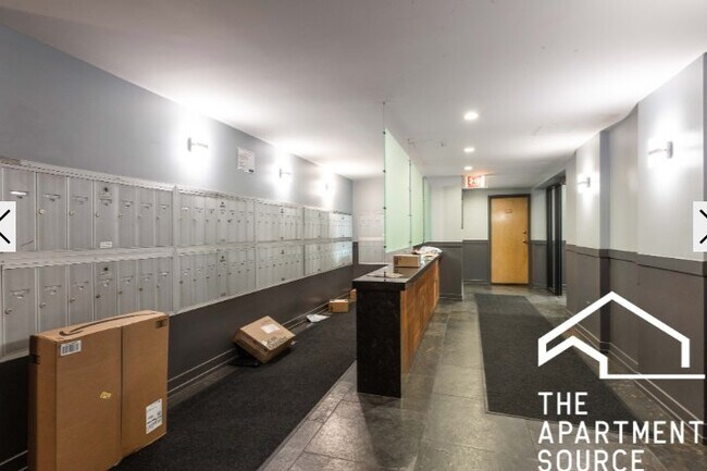 Building Photo - 625 W Wrightwood Ave