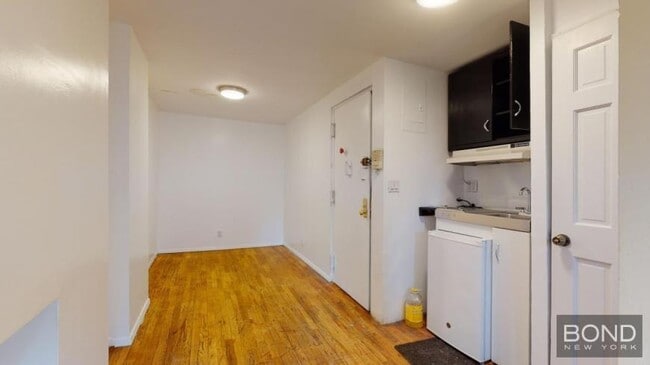 Foto del edificio - 0 bedroom in Manhattan NY 10003