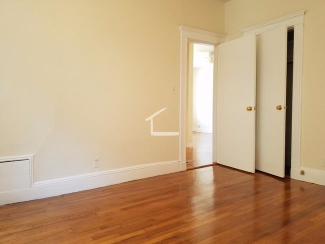 Building Photo - 229 Kelton St