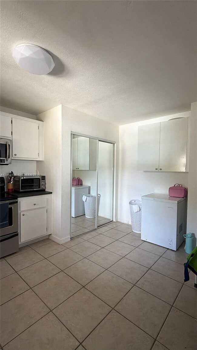 Building Photo - 12193 Royal Palm Blvd