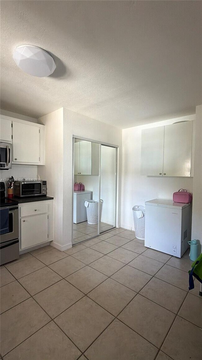 Building Photo - 12193 Royal Palm Blvd
