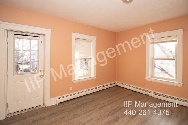 Building Photo - 1609 Lakewood Ave