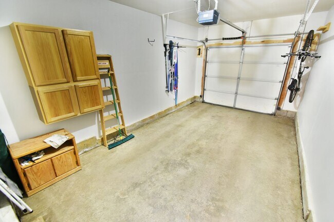 Building Photo - Long Term Rental- Forest Park 21 C